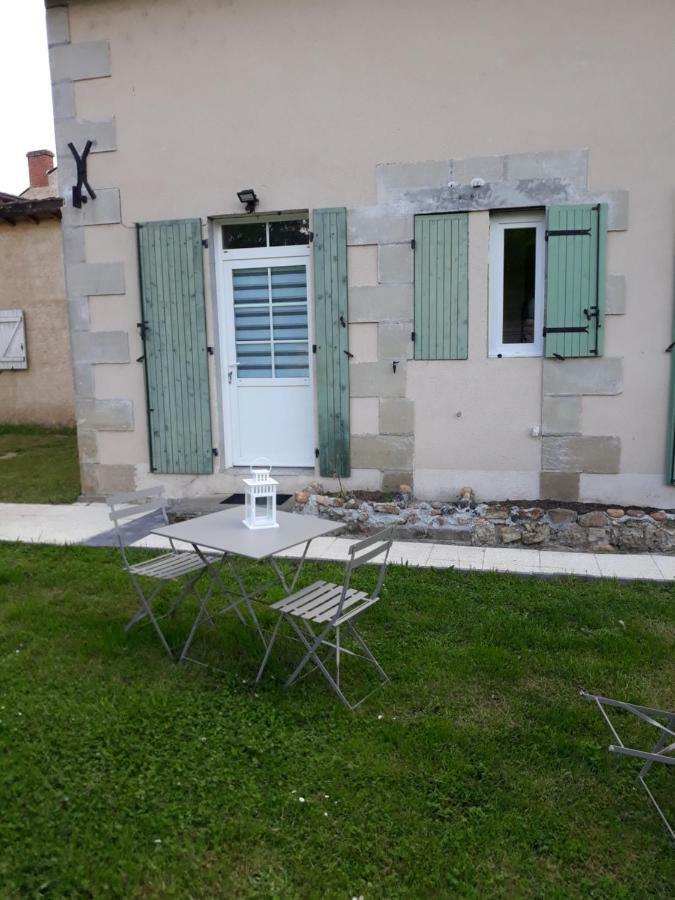Hotes De L'Isle Saint-Medard-de-Mussidan Eksteriør billede